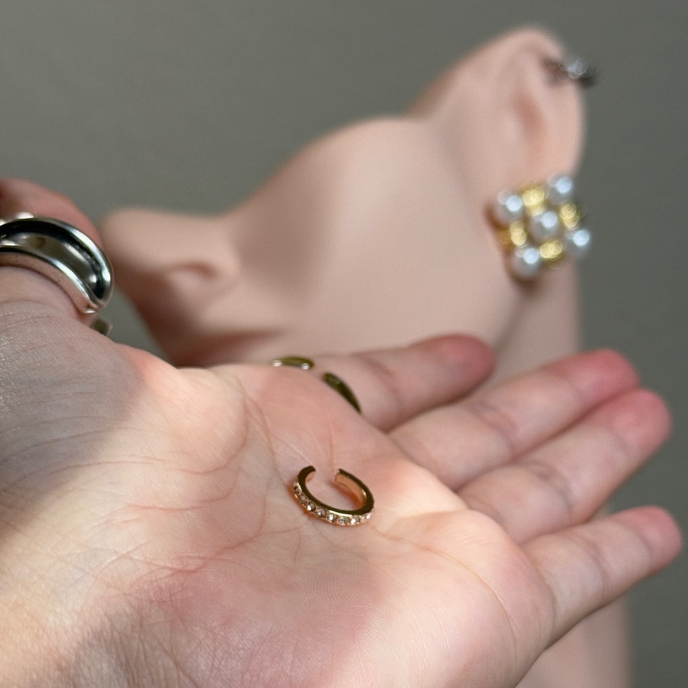 Elegant Gold  Earrings with Crystals - Picture 4 of 5